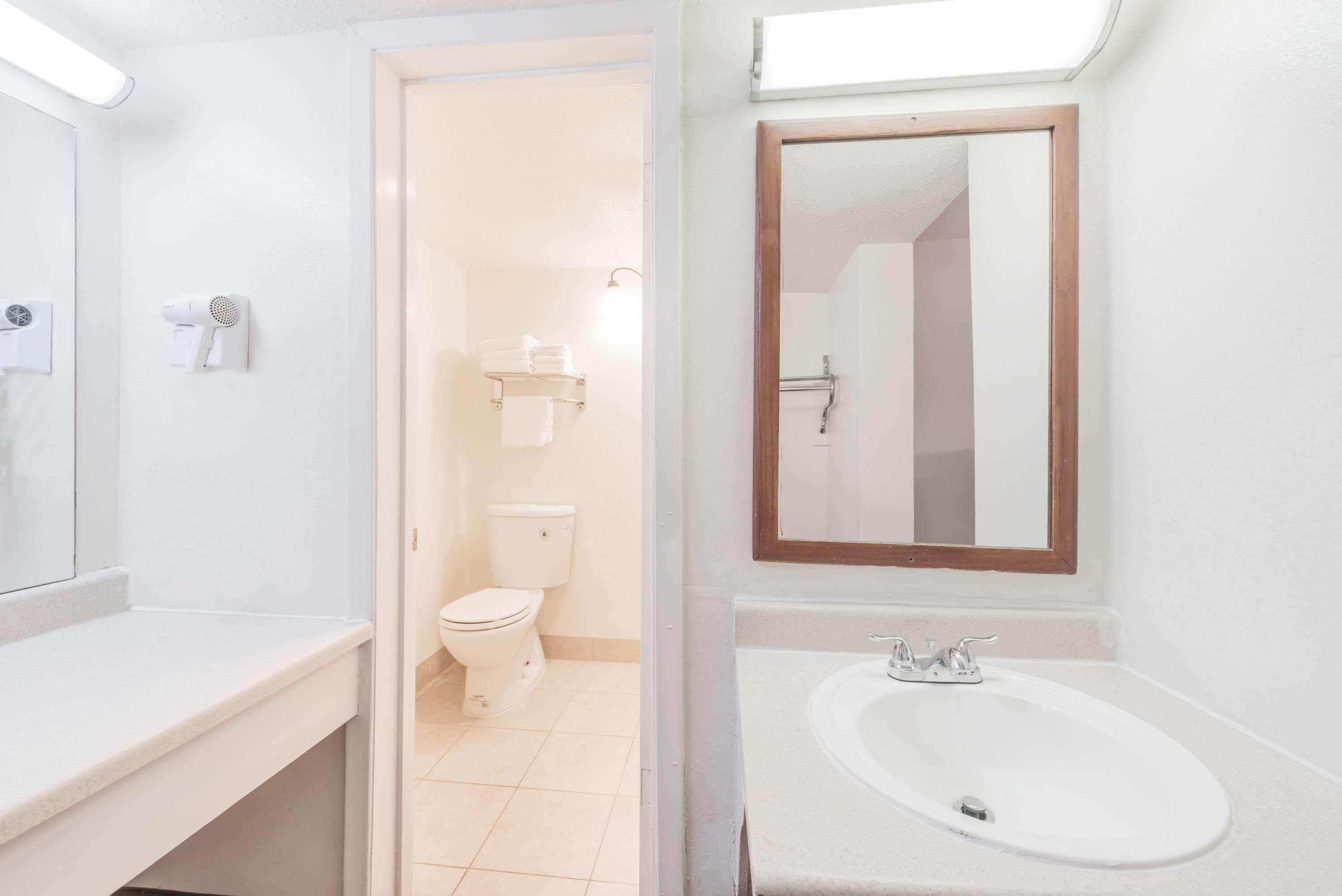 Days Inn South Форт Уорт Екстериор снимка