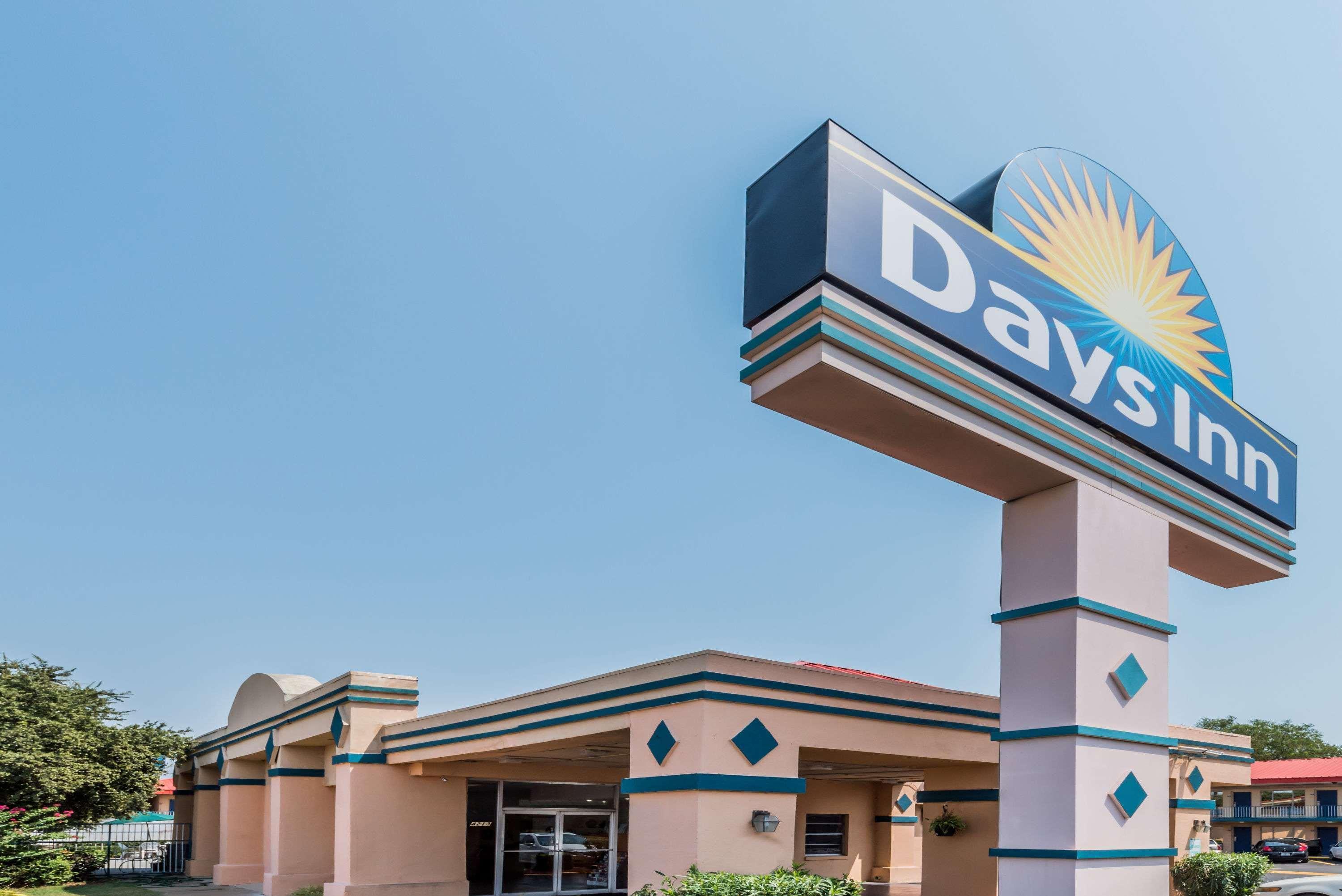 Days Inn South Форт Уорт Екстериор снимка
