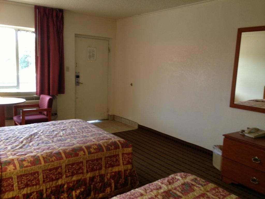 Days Inn South Форт Уорт Екстериор снимка